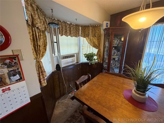 2301 W Oklahoma Place, Tulsa, OK 74127