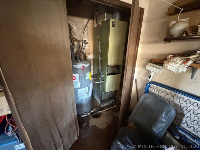 2301 W Oklahoma Place, Tulsa, OK 74127