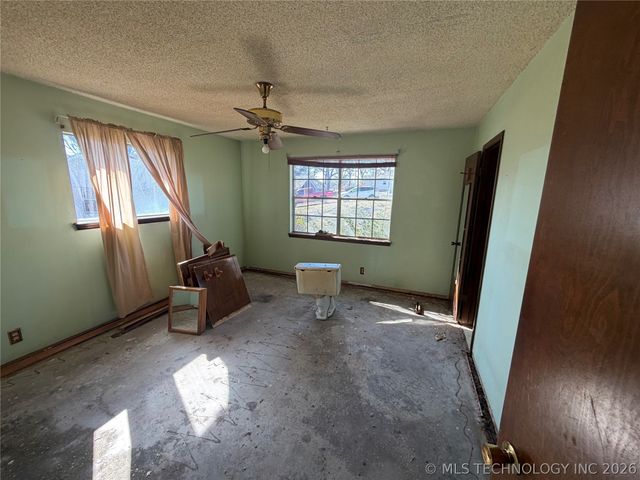 2301 W Oklahoma Place, Tulsa, OK 74127