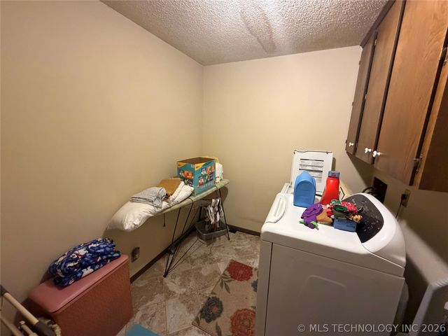 2301 W Oklahoma Place, Tulsa, OK 74127