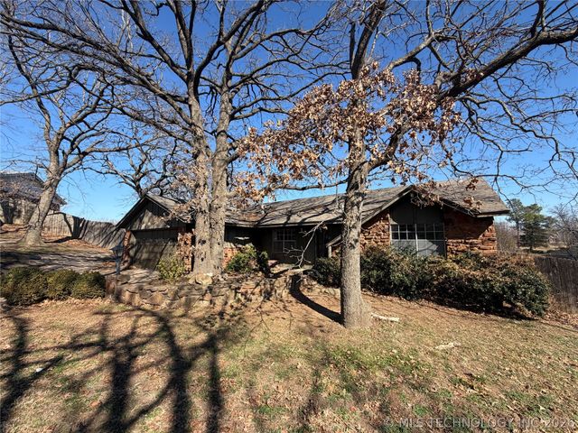 2301 W Oklahoma Place, Tulsa, OK 74127