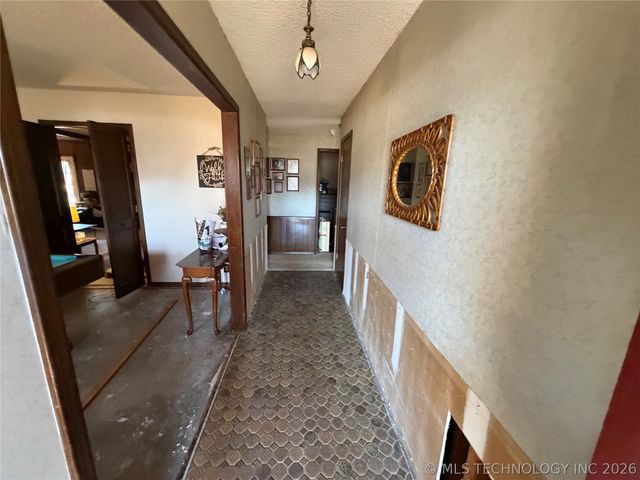 2301 W Oklahoma Place, Tulsa, OK 74127