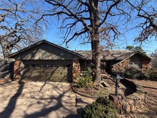 2301 W Oklahoma Place, Tulsa, OK 74127