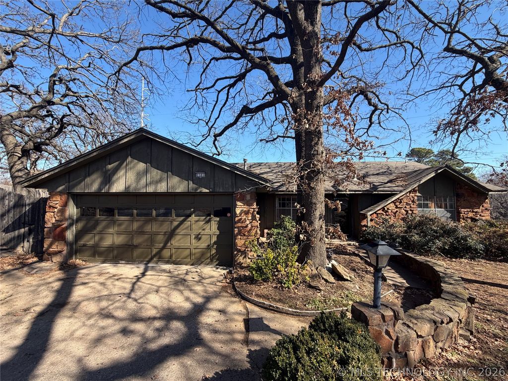 2301 W Oklahoma Place, Tulsa, OK 74127