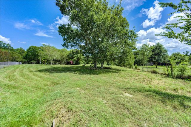 8037 Pesek Lane, Needville, TX 77461