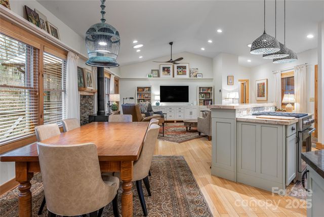 457 Hearthstone Way, Horse Shoe, NC 28742