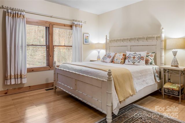 457 Hearthstone Way, Horse Shoe, NC 28742