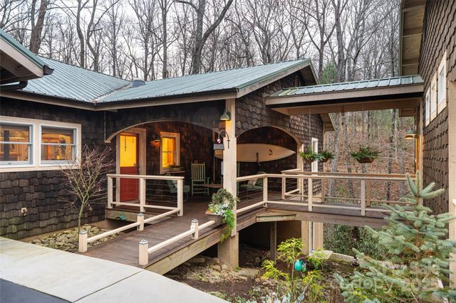 457 Hearthstone Way, Horse Shoe, NC 28742