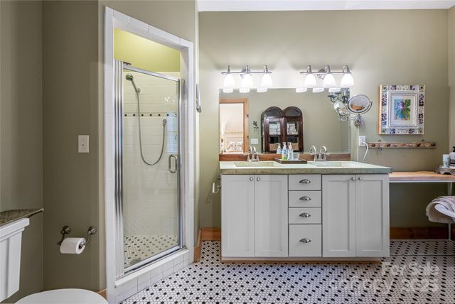 457 Hearthstone Way, Horse Shoe, NC 28742