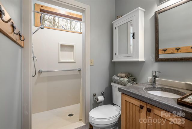 457 Hearthstone Way, Horse Shoe, NC 28742