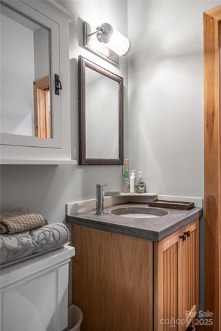 457 Hearthstone Way, Horse Shoe, NC 28742