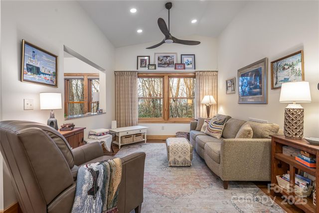 457 Hearthstone Way, Horse Shoe, NC 28742