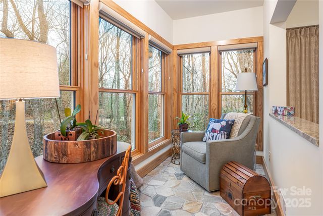 457 Hearthstone Way, Horse Shoe, NC 28742