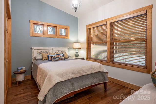 457 Hearthstone Way, Horse Shoe, NC 28742