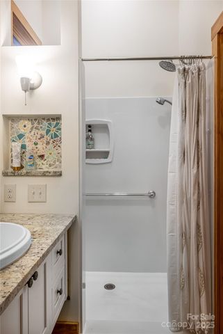 457 Hearthstone Way, Horse Shoe, NC 28742