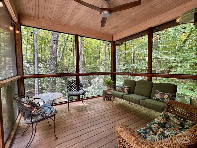 457 Hearthstone Way, Horse Shoe, NC 28742