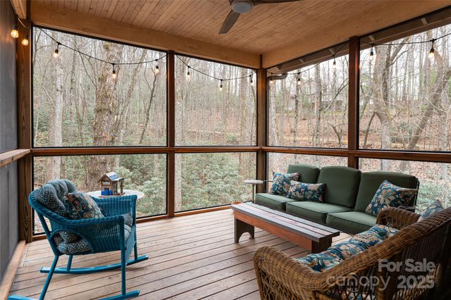 457 Hearthstone Way, Horse Shoe, NC 28742