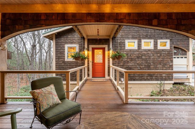 457 Hearthstone Way, Horse Shoe, NC 28742