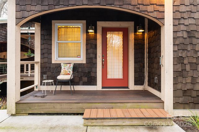 457 Hearthstone Way, Horse Shoe, NC 28742