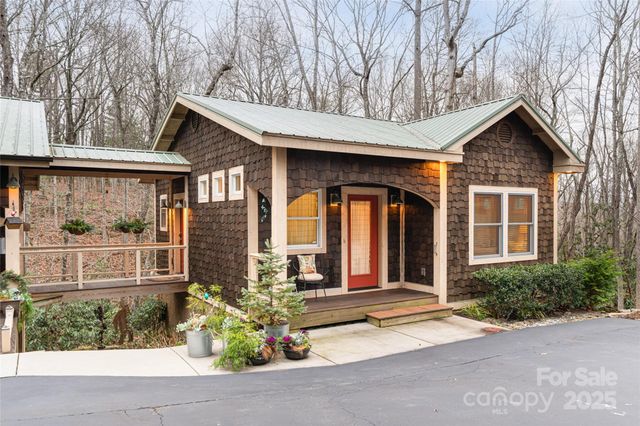 457 Hearthstone Way, Horse Shoe, NC 28742