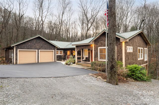 457 Hearthstone Way, Horse Shoe, NC 28742