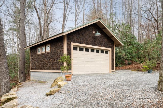 457 Hearthstone Way, Horse Shoe, NC 28742