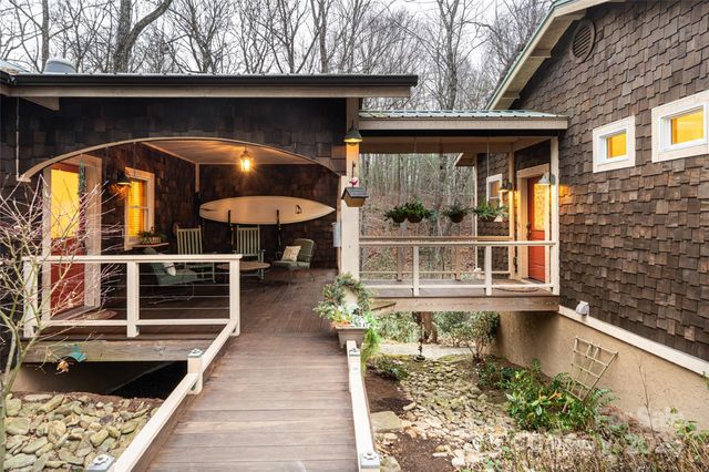 457 Hearthstone Way, Horse Shoe, NC 28742