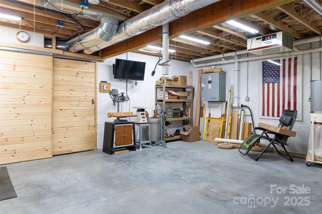 457 Hearthstone Way, Horse Shoe, NC 28742