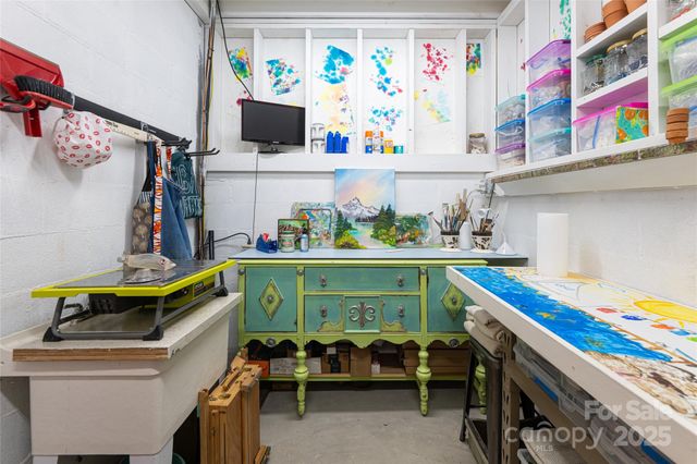 457 Hearthstone Way, Horse Shoe, NC 28742