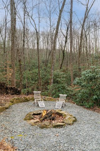 457 Hearthstone Way, Horse Shoe, NC 28742