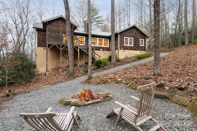 457 Hearthstone Way, Horse Shoe, NC 28742