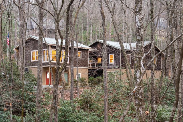 457 Hearthstone Way, Horse Shoe, NC 28742