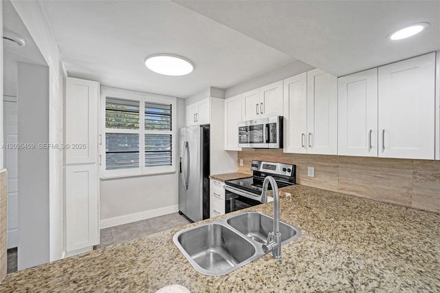 1522 Whitehall Drive 106, Davie, FL 33324
