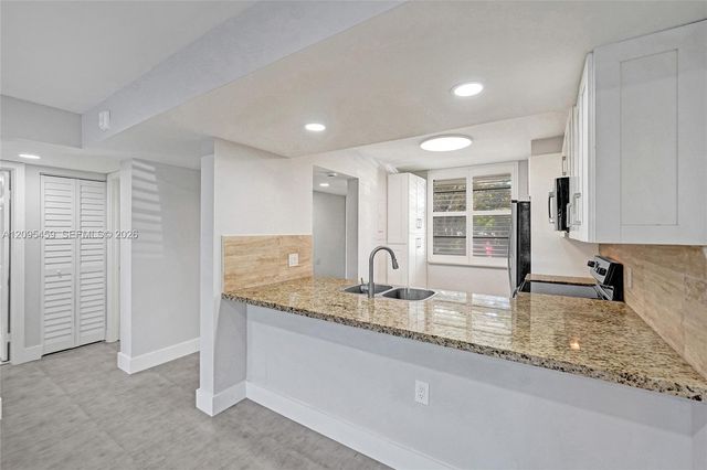 1522 Whitehall Drive 106, Davie, FL 33324