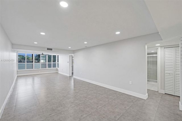 1522 Whitehall Drive 106, Davie, FL 33324