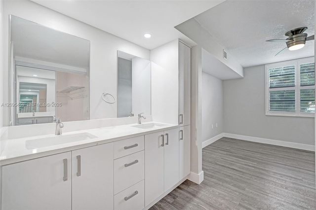1522 Whitehall Drive 106, Davie, FL 33324