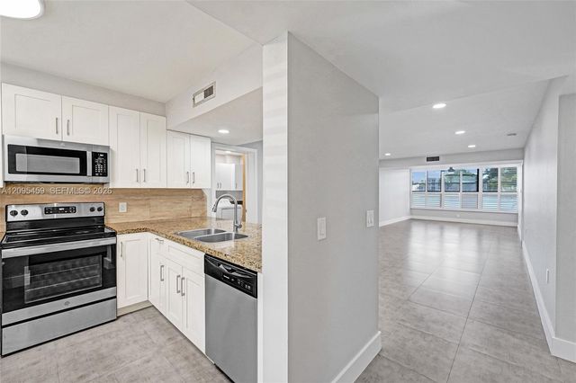1522 Whitehall Drive 106, Davie, FL 33324