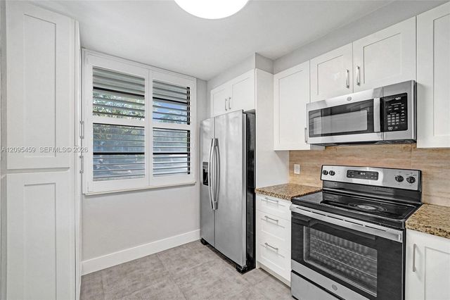 1522 Whitehall Drive 106, Davie, FL 33324