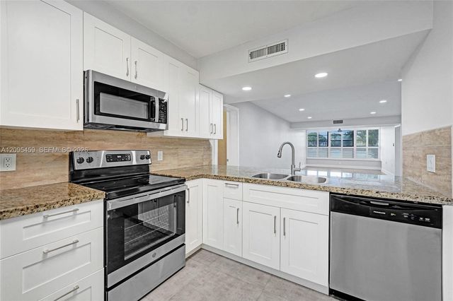 1522 Whitehall Drive 106, Davie, FL 33324