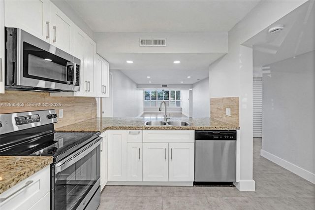 1522 Whitehall Drive 106, Davie, FL 33324
