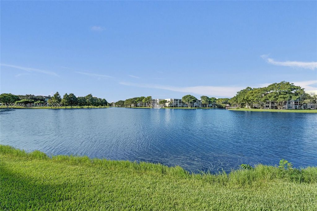 1522 Whitehall Drive 106, Davie, FL 33324