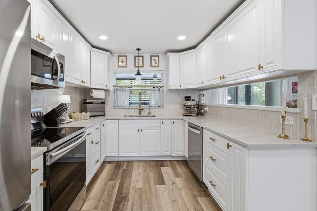 2427 COUNTRY OAKS Lane, Palm Beach Gardens, FL 33410