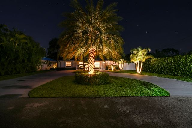 2427 COUNTRY OAKS Lane, Palm Beach Gardens, FL 33410