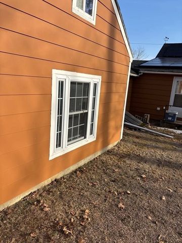 37 Sawyer St, Gardner, MA 01440