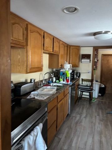 37 Sawyer St, Gardner, MA 01440