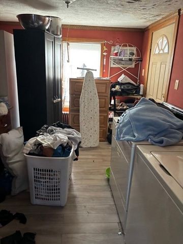 37 Sawyer St, Gardner, MA 01440