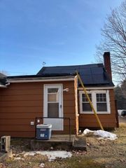 37 Sawyer St, Gardner, MA 01440