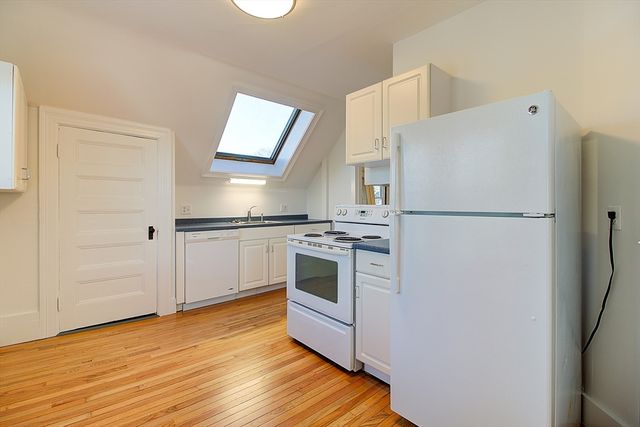 430 N Main 3, Attleboro, MA 02703