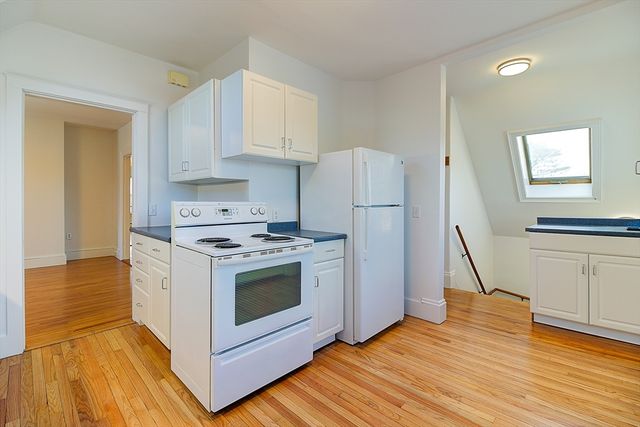 430 N Main 3, Attleboro, MA 02703