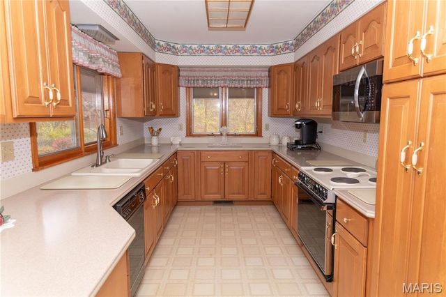 10010 Harwich Drive, Crestwood, MO 63126